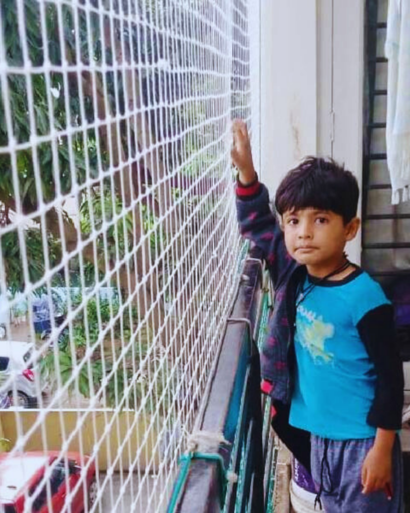 Children safety nets for balconies and windows